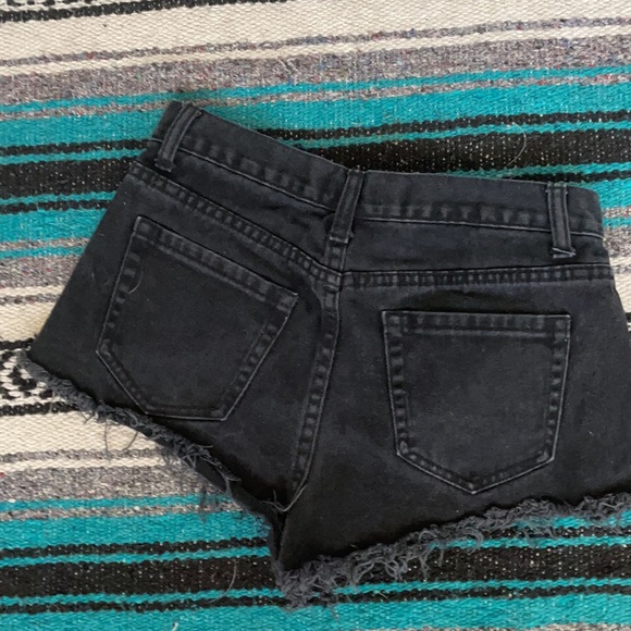 Forever 21 black cut off shorts - Picture 2 of 3
